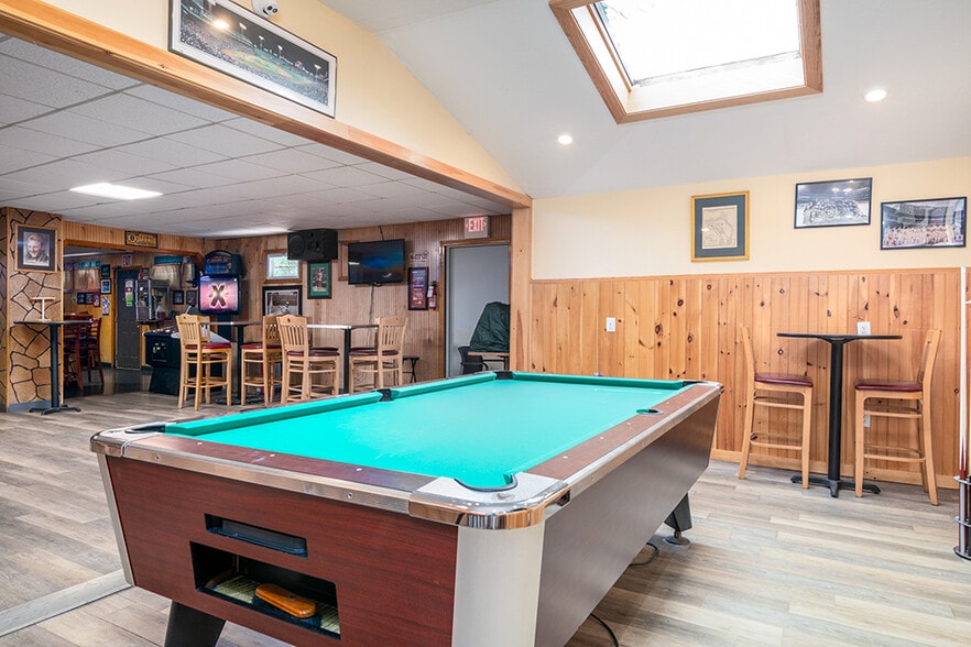 More Photos Of 104 Canal St, Blackstone Bar For Sale