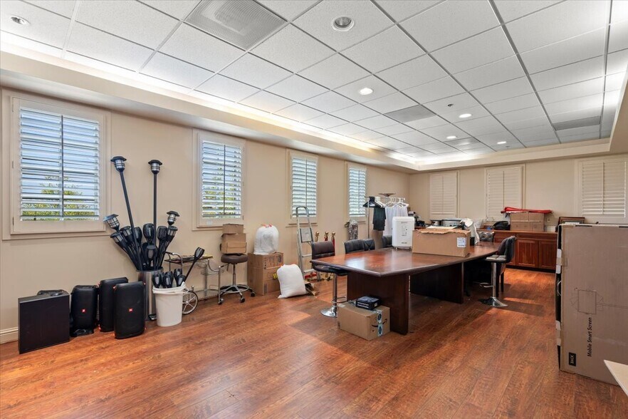 More Photos Of 10 Harris Ct, Monterey Medical For Sale