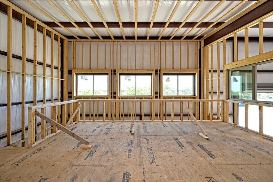 More Photos Of 10020 Darden Hill Rd, Austin Light Distribution For Lease