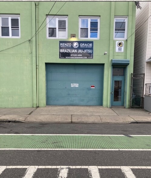 More Photos Of 170 McWhorter St, Newark Warehouse For Sale