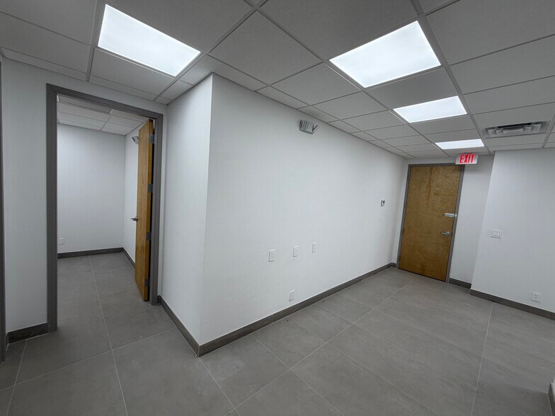 More Photos Of 5170 N Federal Hwy, Fort Lauderdale Storefront Retail Office For Lease