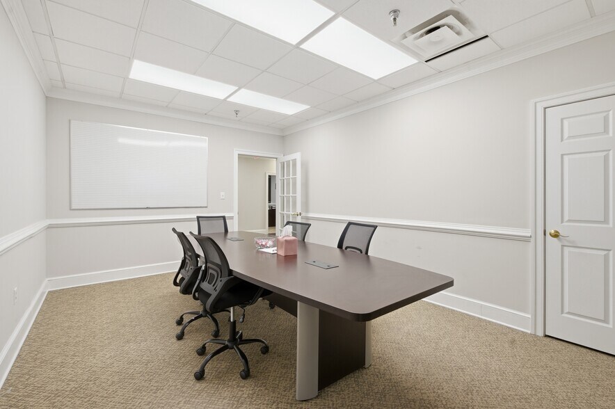 More Photos Of 4084 University Dr, Fairfax Office For Sale