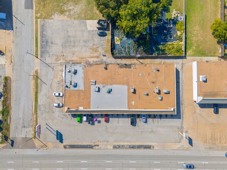 More Photos Of 3046-3052 Alta Mere Dr, Fort Worth Unknown For Lease