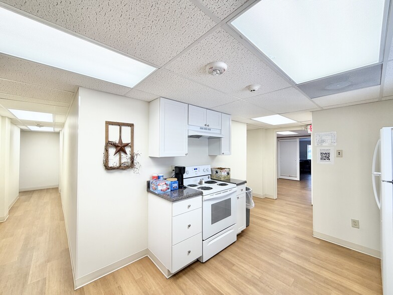 More Photos Of 1330 Mercer St, Princeton Office For Sale