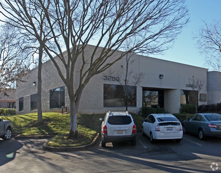 Primary Photo Of 3250 Ramos Cir, Sacramento Flex For Sale