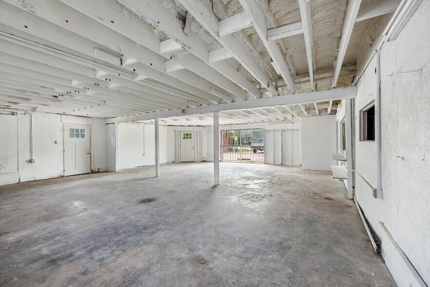 More Photos Of 1117 Collingsworth St, Houston Freestanding For Lease