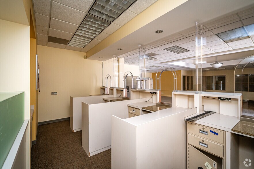 More Photos Of 2799 Fulton St, Houston Bank For Sale