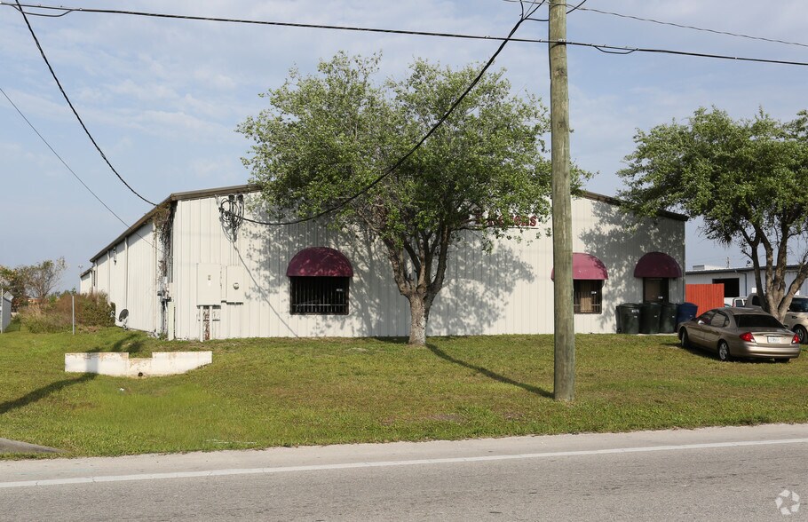 More Photos Of 3150 Metro Pky, Fort Myers Warehouse For Lease