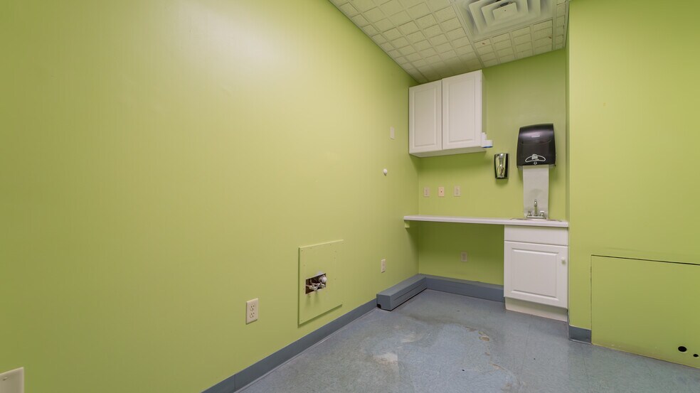 More Photos Of 710 Franklin St, Michigan City Freestanding For Lease