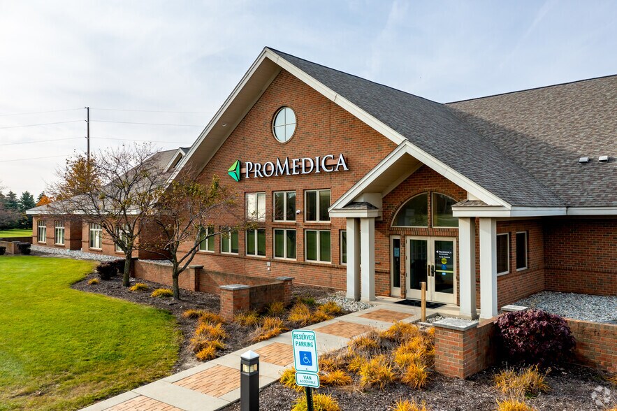 More Photos Of 1000 Westmoreland Ave, Napoleon Office For Lease