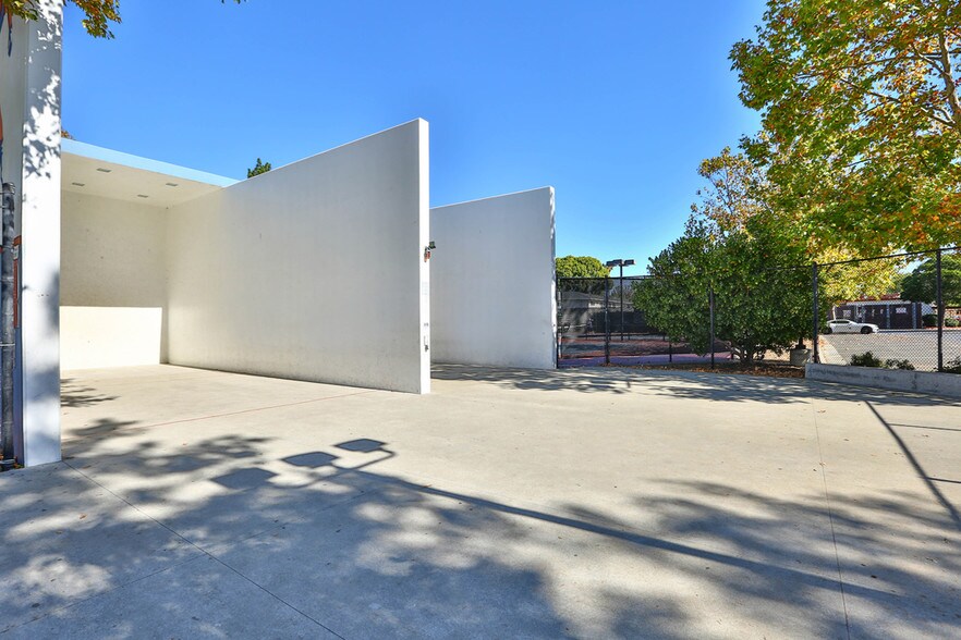 More Photos Of 1 W Campbell Ave, Campbell Office For Lease