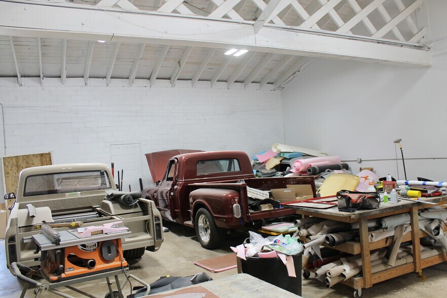 More Photos Of 123 E Hydraulic St, Yorkville Warehouse For Sale