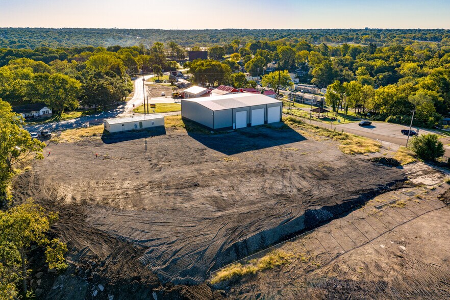 More Photos Of 1624 Blue Ridge Blvd, Kansas City Warehouse For Sale