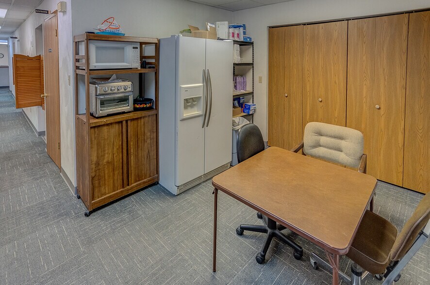 More Photos Of 607 E Lyons St, Marissa Medical For Sale