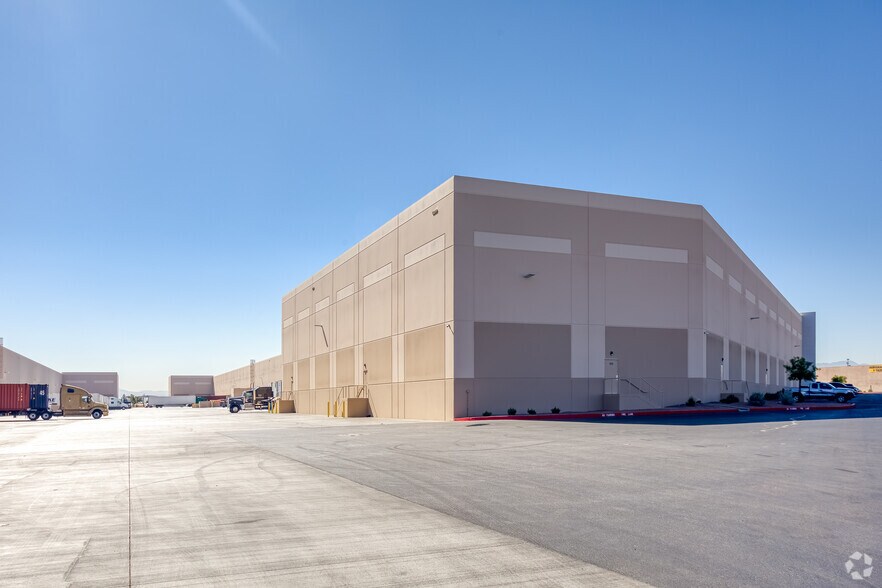 More Photos Of 3702 N Las Vegas Blvd, Las Vegas Warehouse For Lease