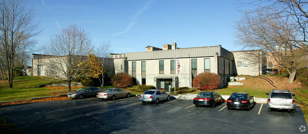 Primary Photo Of N52W5338 Portland Rd, Cedarburg Manufacturing For Sale