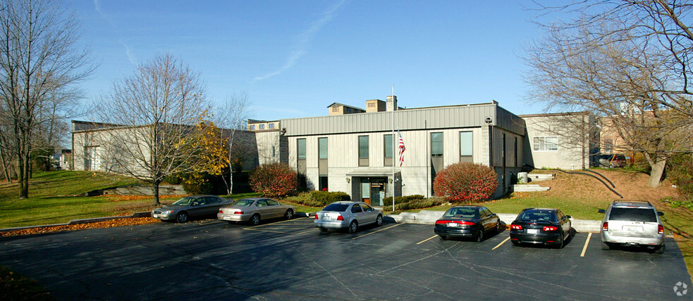 Primary Photo Of N52W5338 Portland Rd, Cedarburg Manufacturing For Lease