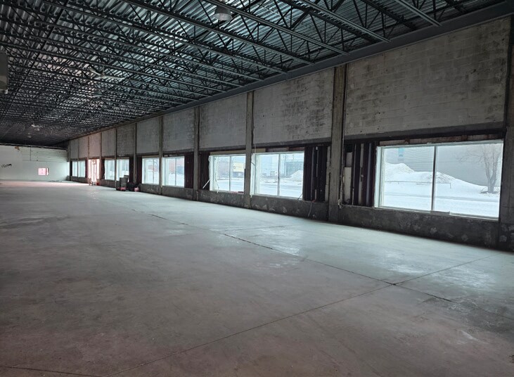 More Photos Of 80 Rue Stinson, Montréal Warehouse For Sale