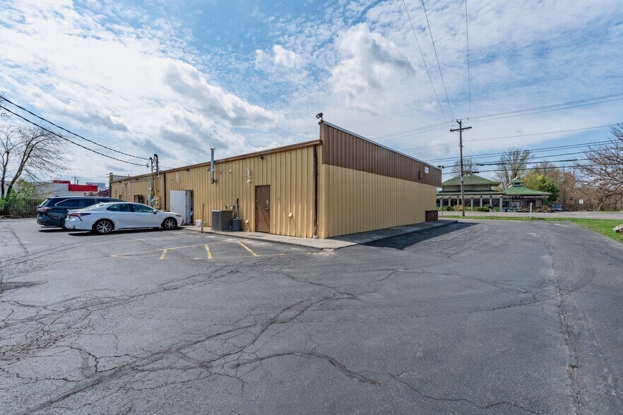 More Photos Of 890-900 Ulster Ave, Kingston Freestanding For Lease