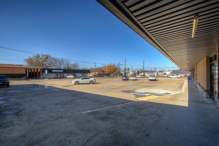 More Photos Of 400 Gilmer St, Sulphur Springs Storefront For Lease