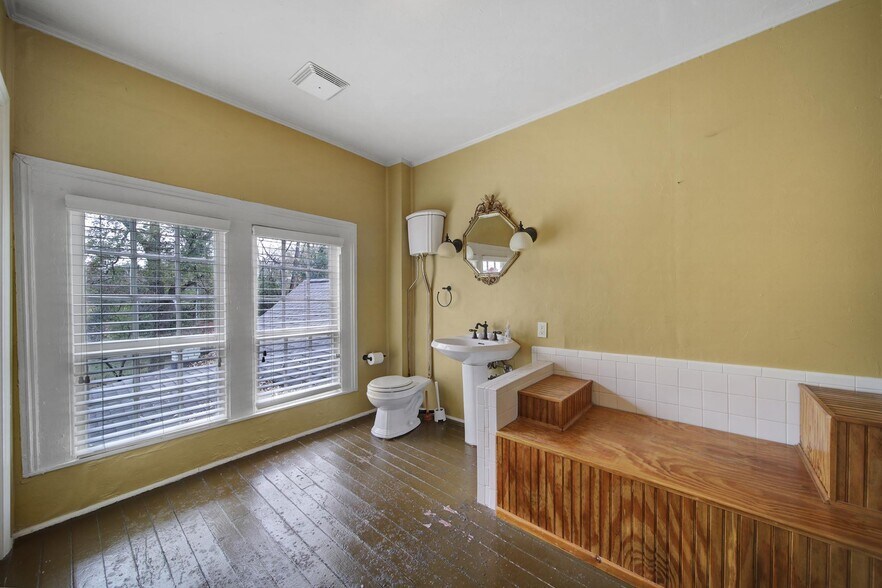 More Photos Of 500 W John St, Matthews Office For Sale