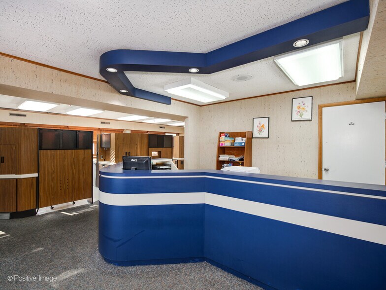 More Photos Of 9631 Gross Point Rd, Skokie Medical For Sale