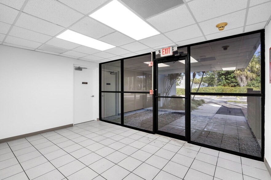 More Photos Of 3541 NW 53rd St, Fort Lauderdale Warehouse For Lease