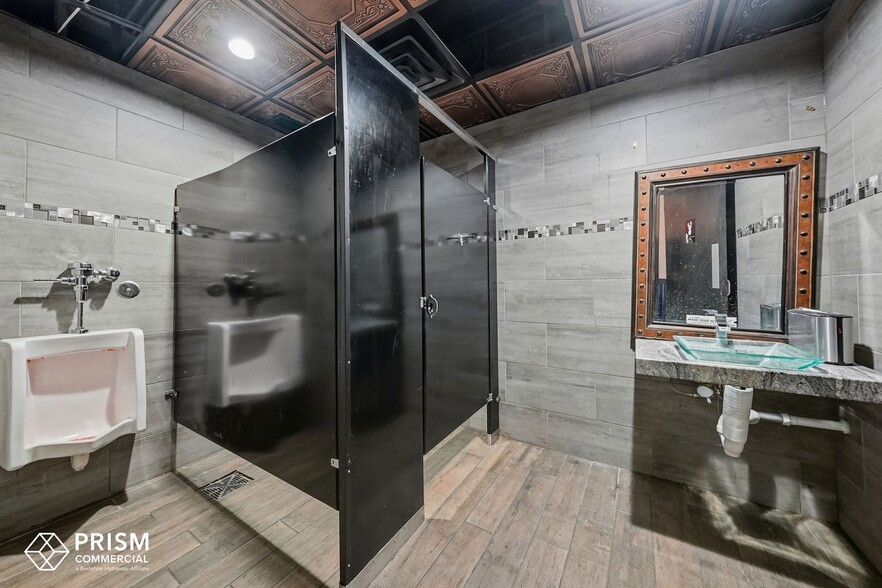 More Photos Of 1332-1336 P St, Lincoln Bar For Lease