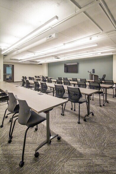 More Photos Of N14W23800 Stone Ridge Dr, Waukesha Medical For Lease