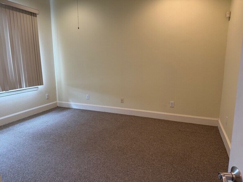 More Photos Of 13644 Breton Ridge St, Houston Medical For Sale