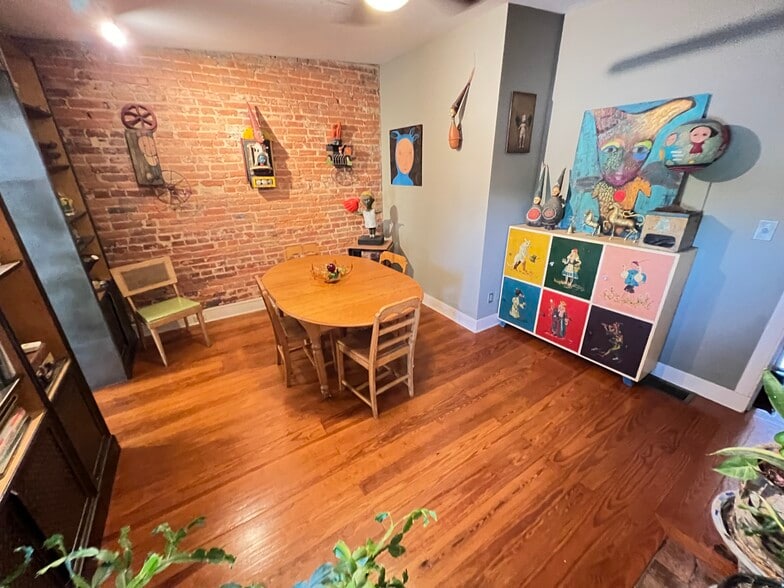 More Photos Of 1438-1442 Light St, Baltimore Showroom For Sale