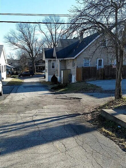 More Photos Of 809 N Walnut St, Bloomington Apartments For Sale