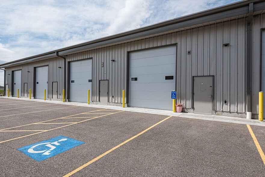 More Photos Of 2728 E 14th N, Ammon Warehouse For Lease