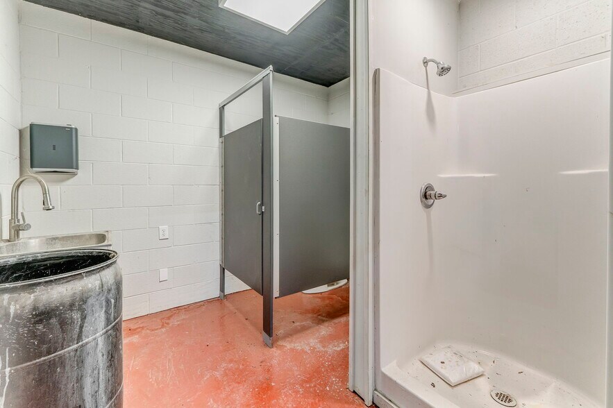 More Photos Of 3239 S Dixie Hwy, Dalton Industrial For Sale