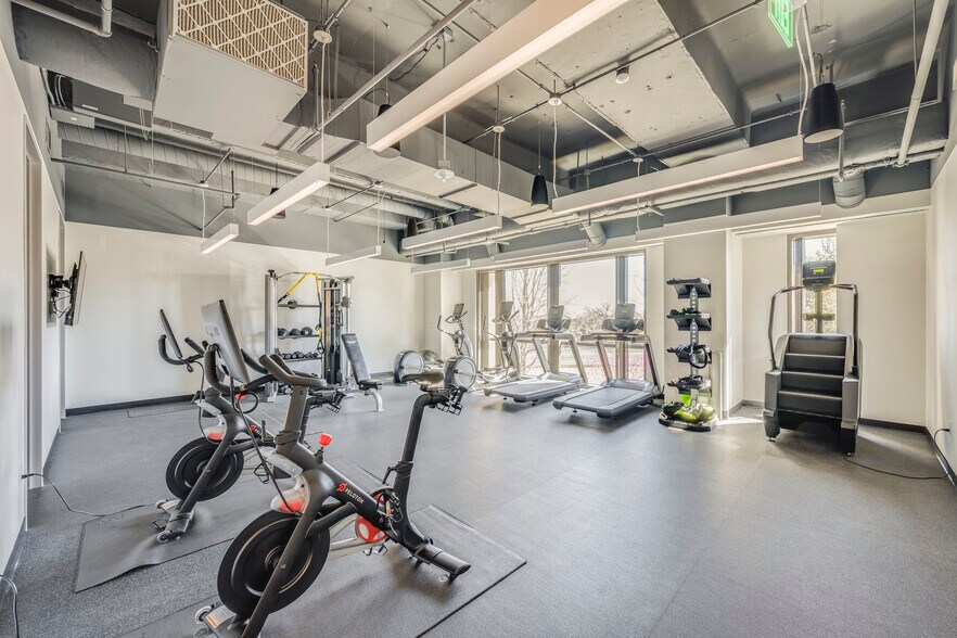 More Photos Of 16633 N Dallas Pky, Addison Office For Lease