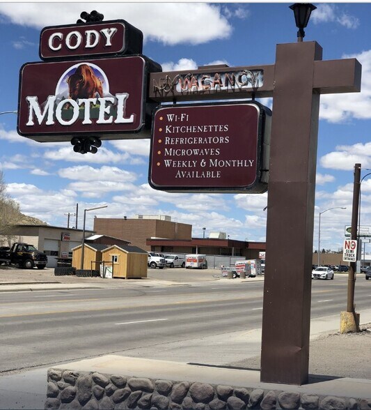 Primary Photo Of 75 Center St, Rock Springs Hotel For Sale