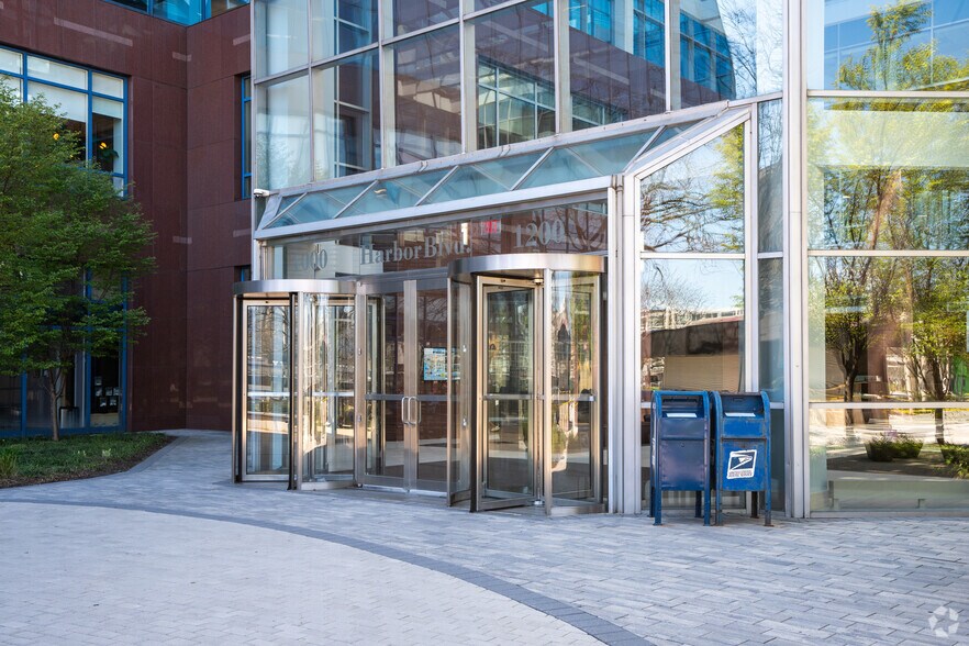 More Photos Of 1200 Harbor Blvd, Weehawken Office For Lease