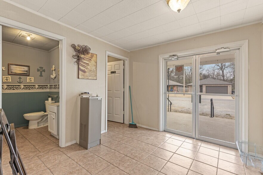 More Photos Of 215 S Bixby St, Coweta Religious Facility For Sale