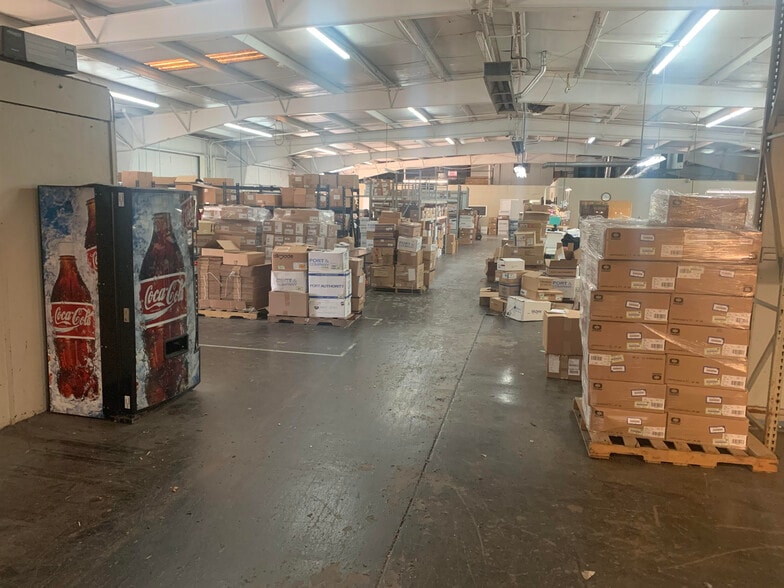 More Photos Of 8620 Wilkinson Blvd, Charlotte Warehouse For Lease
