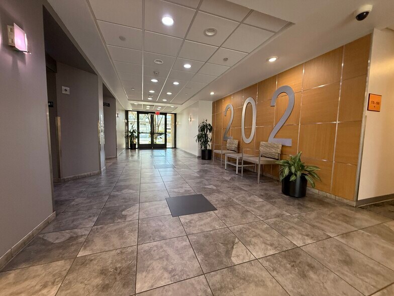 More Photos Of 202 E Earll Dr, Phoenix Medical For Sale