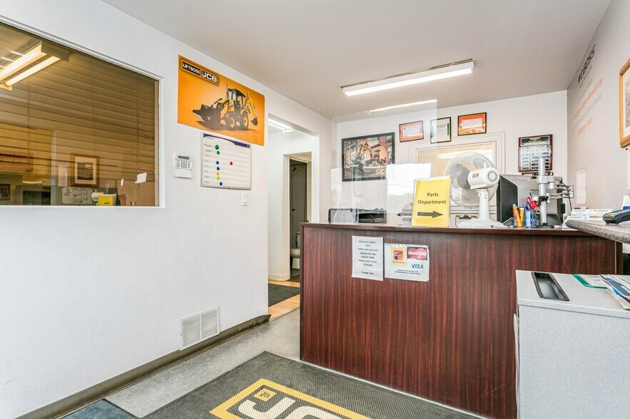 More Photos Of 7912 Yellowhead Trl NW, Edmonton Service For Lease