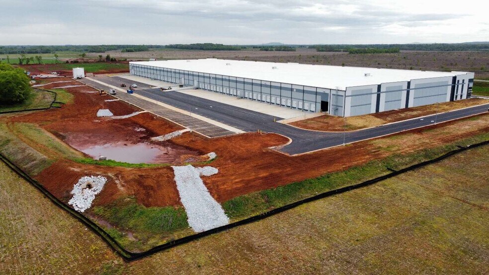 More Photos Of 10121 Greenbrier Pky NW, Madison Industrial For Lease