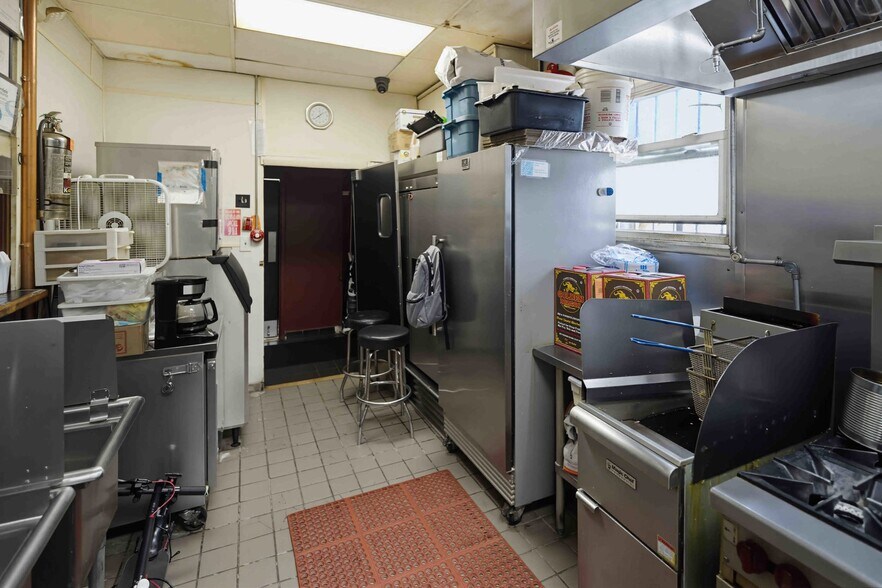 More Photos Of 5921 Tacony St, Philadelphia Bar For Sale