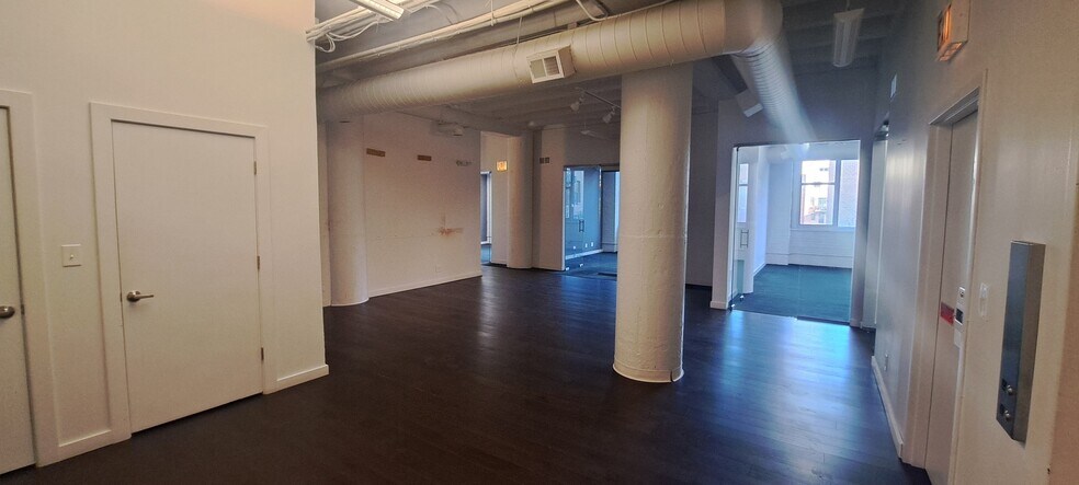 More Photos Of 401 W Superior St, Chicago Office For Sale