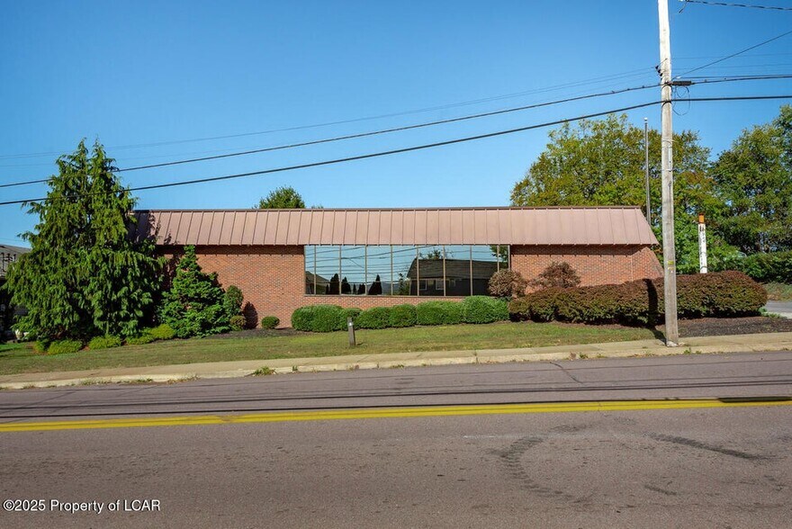 Primary Photo Of 14 N Main St, Plains Bank For Lease