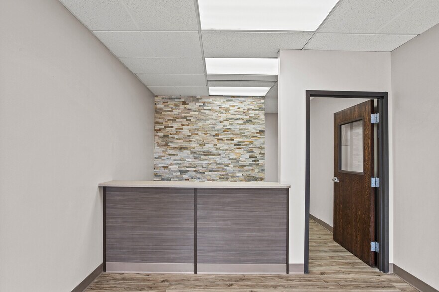 More Photos Of 10579 Bradford Rd, Littleton Medical For Lease