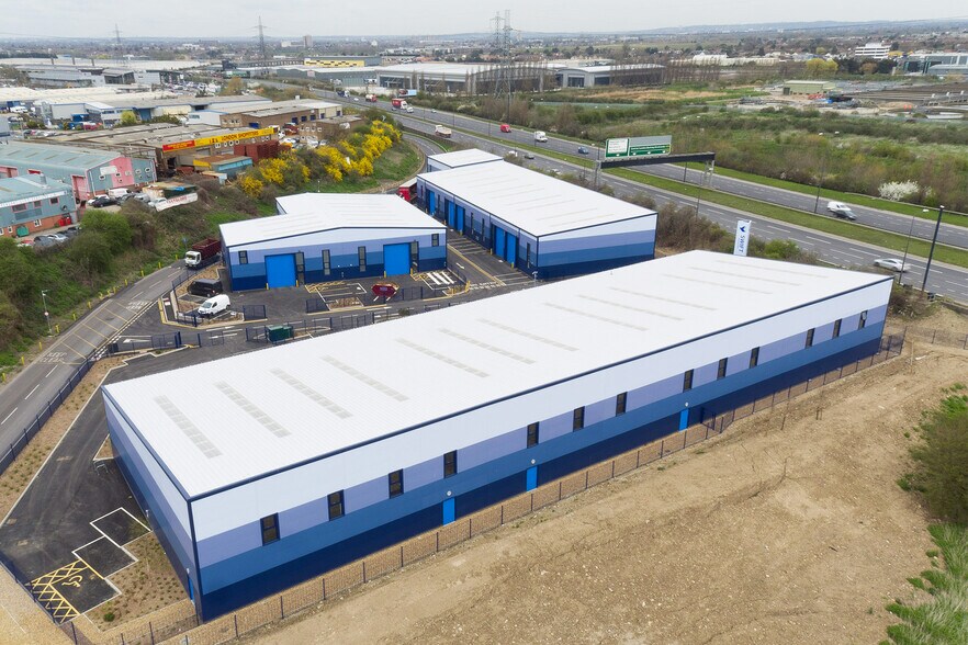 More Photos Of 13 Creek Way, Rainham Warehouse For Lease