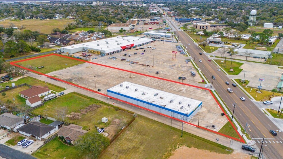 More Photos Of 1602 N Mechanic St, El Campo Land For Lease