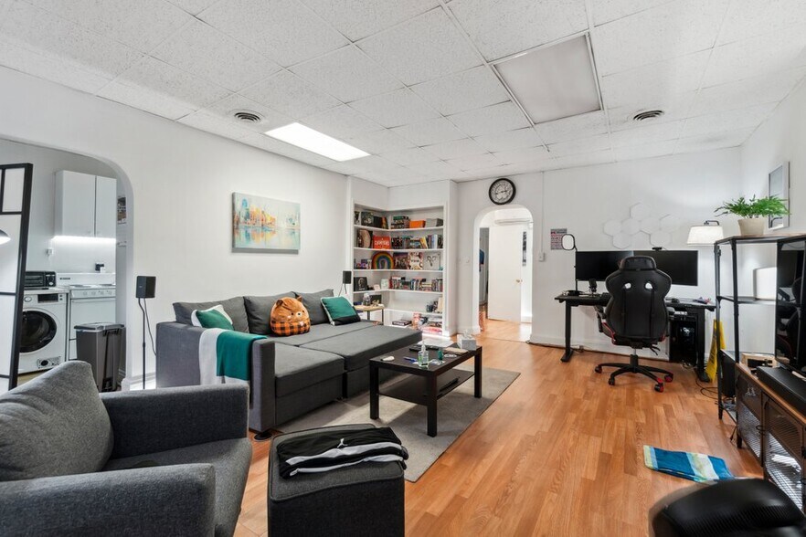 More Photos Of 519-521 N Charles St, Baltimore Office For Sale