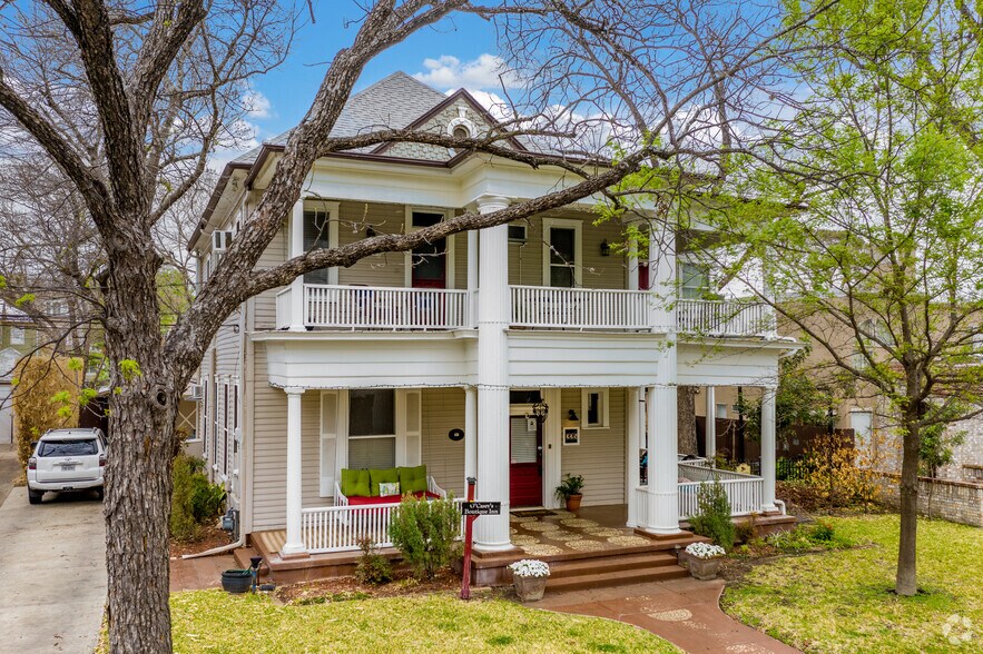 Primary Photo Of 225 W Craig Pl, San Antonio Hotel For Sale